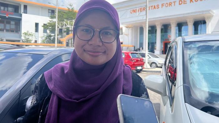 PERUNDUNGAN DI SUMBAR - Psikolog sekaligus Dosen di Universitas Fort De Kock Bukittinggi, Fitra Yanti saat memberikan keterangan, Rabu (11/2/2026). Fitra Yanti memaparkan faktor-faktor perundungan dapat terjadi, mulai dari pola asuh, lingkungan, hingga faktor psikologis pelaku