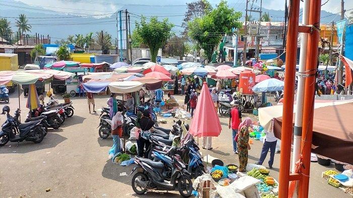 Pedagang Pasar Bandar Buat Kota Padang Mengakui, Memang Tak Sedikit, yang Berjualan di Area Parkir