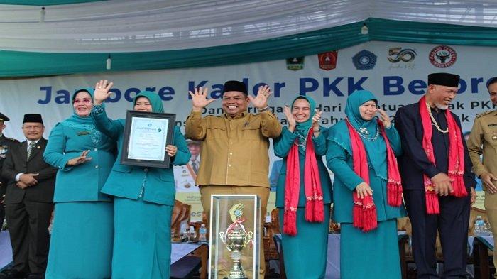 Padang Pariaman Raih Juara Umum, Suhatri Bur: Usaha Tidak Akan Mengkhianati Hasil