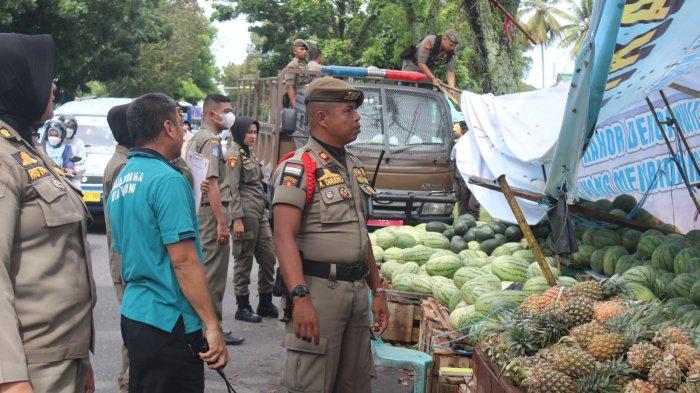Pakai Trotoar untuk Jualan, Lapak Pedagang di Sawahan dan Simpang Haru Padang Diangkut Satpol PP