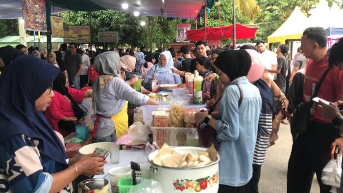 PASAR PABUKOAN PADANG - Situasi di Pasar Pabukoan Imam Bonjol, Kota Padang, Kamis (19/2/2026). Pasar Pabukoan Imam Bonjol ini berjarak sekira 2 kilometer ke Kantor Gubernur Sumbar atau kurang lebih menghabiskan waktu sekira 7 menit.