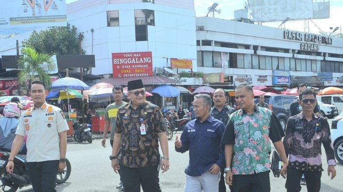 Datangi Pasar Raya Fase VII Sekda Padang dan Kepala Ombudsman Sumbar Temukan 8 PKL Belum Dapat Lapak