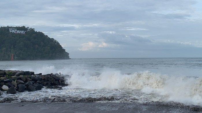 Waspada! Gelombang 2,5 Meter Intai Perairan Sumbar, Cek Puncak Pasang Surut Besok