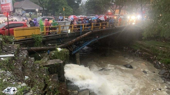 Kronologi Bocah Hanyut di Bandar Buat Padang Sumbar: Ditinggal Ibu ke WC, Saat Kembali Sudah Hilang