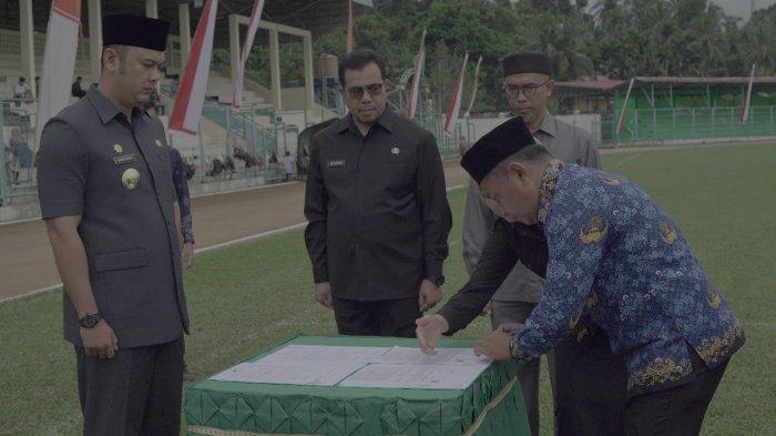 Lantik 403 PPPK, Bupati Sijunjung: Tingkatkan Profesionalitas dan Tanggung Jawab