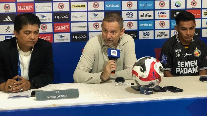 Dejan Antonic Kecewa, Sebut Kekalahan dari Arema Jadi Pelajaran Berharga untuk Semen Padang