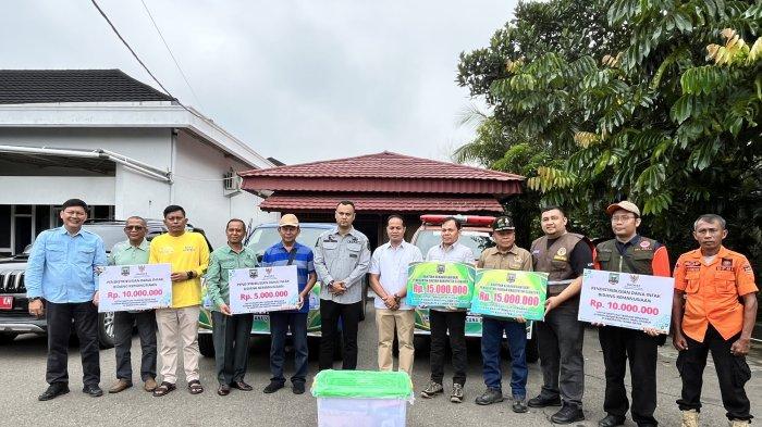 Bupati dan Wabup Sijunjung Salurkan Bantuan Pada Korban Terdampak Bencana Alam di Sumbar
