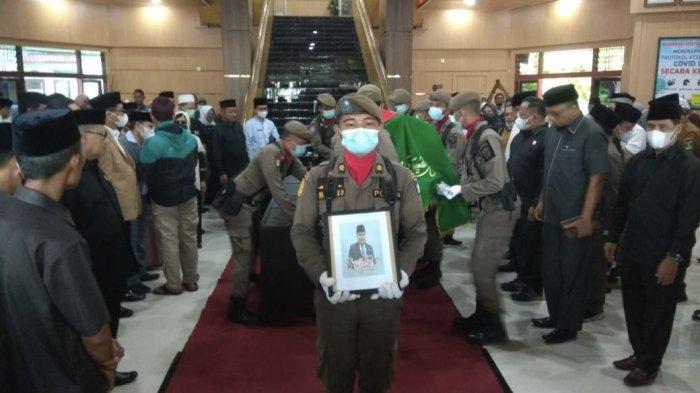 Jenazah Anggota DPRD Padang Azwar Siry Dimakamkan di Pasia Laweh Tanah Datar