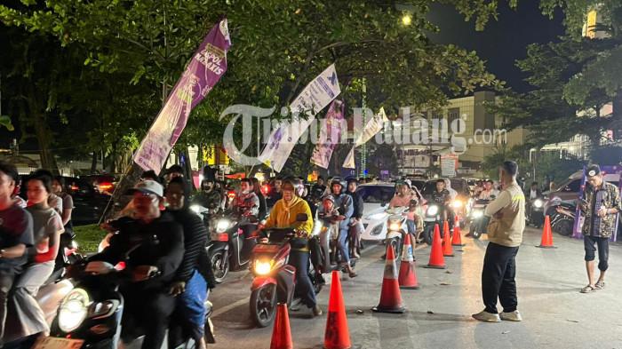 Suasana Malam Tahun Baru 2026, Pantai Padang Tetap Ramai Meski Tanpa