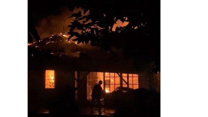Kronologi Rumah Anggota Polri Terbakar di Padang Pariaman, Terjadi Saat Pemilik Mandi