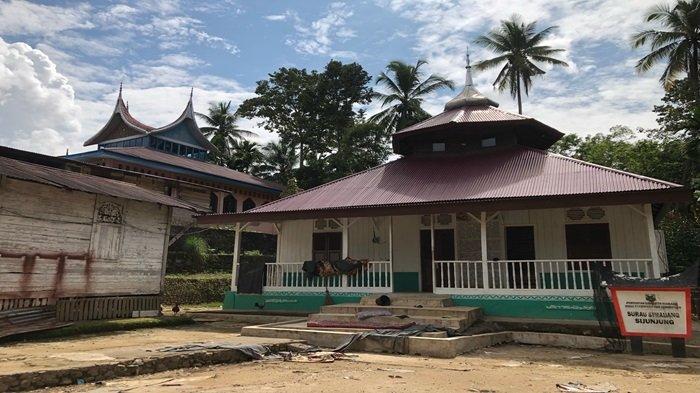 POPULER SUMBAR: Surau Simaung Sijunjung Menyimpan 88 Naskah Kuno, KAI Datangkan 12 Unit Kereta Baru