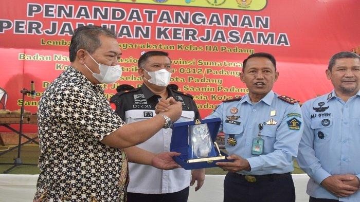 BNNP Sumbar Beri Penghargaan kepada Lapas Klas II A Padang, Buktikan Dukung Program Bersinar