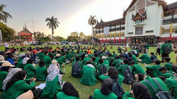 Mahasiswa Demo 3 Tahun Mahyeldi-Audy Pimpin Sumbar, Soroti Banyak Pembangunan yang Mangkrak