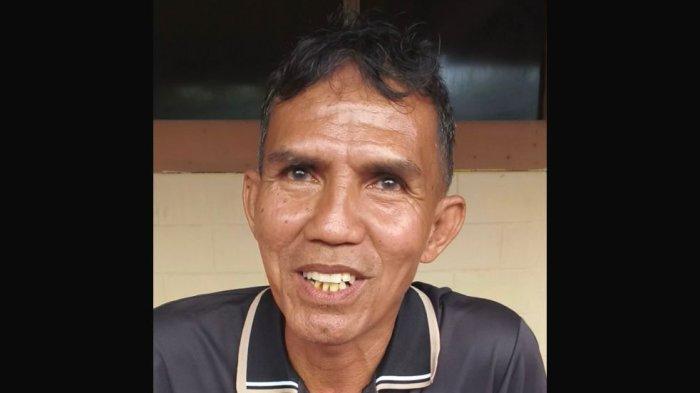 SUPORTER TIMNAS INDONESIA- Suporter Timnas Indonesia, Eramus, menyampaikan harapannya terhadap kinerja pelatih anyar Timnas Indonesia, John Herdman, saat diwawancarai TribunPadang.com di Kota Padang.