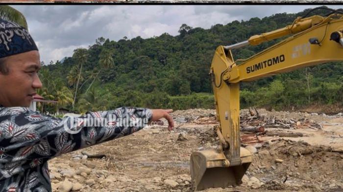 SURAU HANYUT: Banjir bandang akhir November 2025 lalu menghanyutkan Surau Jamiaturrahmah di Kelurahan Lambung Bukik, Kecamatan Pauh, Kota Padang, Selasa (20/1/2026). Surau Jamiaturrahmah, sebuah bangunan yang menjadi saksi bisu pasang surut kehidupan warga, kini benar-benar hilang dari peta pandangan mata.