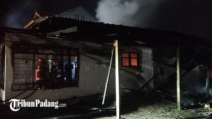 Ditinggal Pergi Salat ke Masjid, Rumah dan Bengkel Milik Warga Kota Padang Terbakar