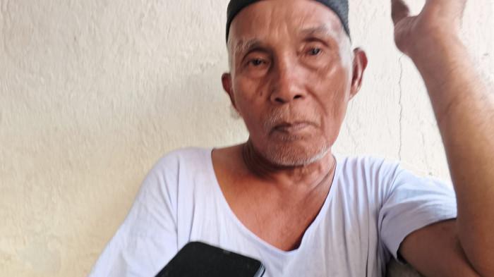 JEMAAH TAREKAT NAQSABANDIYAH - Zahar, Pengurus sekaligus Imam Surau Baru, saat diwawancarai TribunPadang.com terkait penetapan awal puasa Ramadhan 1447 Hijriah oleh Jemaah Tarekat Naqsabandiyah di Kota Padang, Rabu (4/2/2026). 