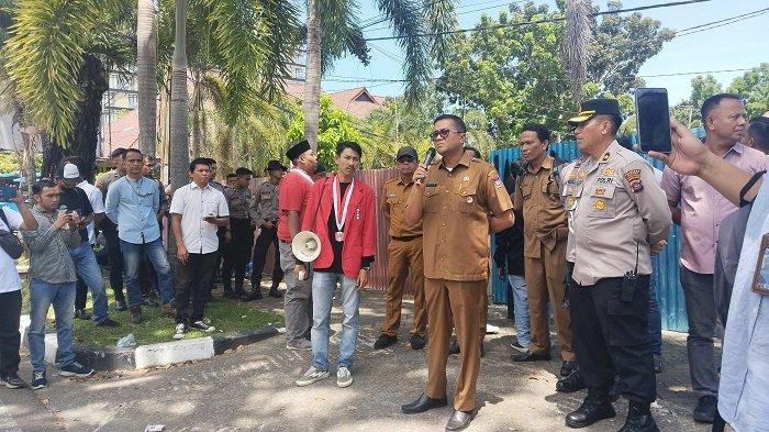 Temui Masa Aksi, Disdikbud Padang: Sejarah Bung Karno Akan Dipertahankan di Sini