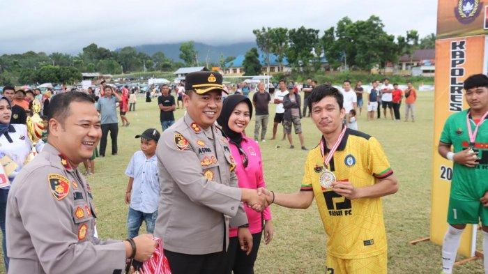 Open Turnamen Sepak Bola Kapolres Cup I 2025 Pasaman Barat Resmi Ditutup, Fadhila FC jadi Pemenang
