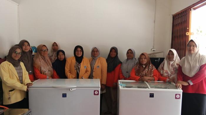 PELATIHAN- UNP melaksanakan PKM 2025 di Nagari Maninjau, Kabupaten Agam, Sumatera Barat secara bertahap Oktober-November 2025. Kegiatan melalui pendanaan DPPM ini mengusung tema Hilirisasi Produk Kuliner Lokal Nagari Maninjau dengan Pendekatan One Village One Product (OVOP) untuk Pemberdayaan dan Penguatan Ekonomi Masyarakat.