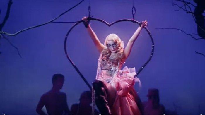 Lirik Terjemahan Lagu Unholy Sam Smith ft Kim Petras: Mummy Don't Know Daddy's Getting Hot