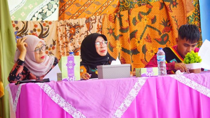 Wabup Dharmasraya Buka Sekaligus Menjadi Juri Lomba Hari Batik Nasional