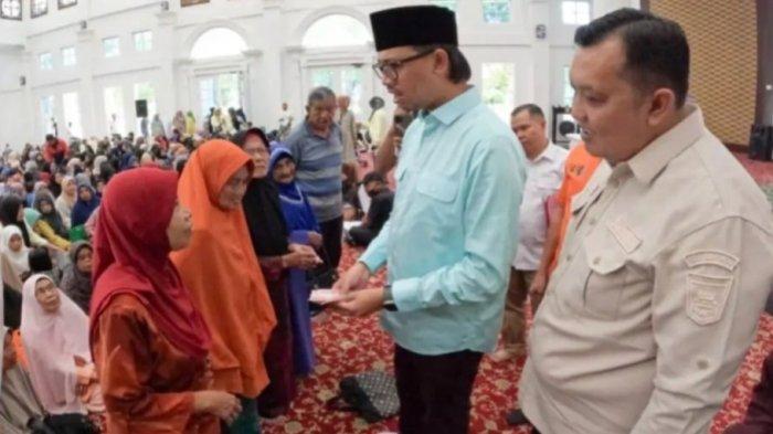 1.028 Warga Bukittinggi Dapat Bansos Sembako dan PKH Senilai Rp1 Miliar
