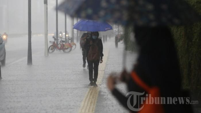 Prakiraan Cuaca Sumatera Barat Rabu, 4 November 2025: Hujan Ringan di 7 Wilayah