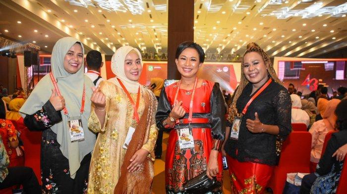 Ny Yenni Andri Warman Hadiri, HUT ke-43 Dekranas di Kota Medan