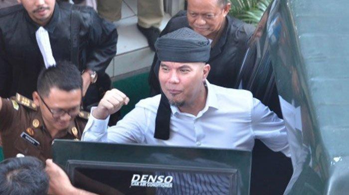 Ahmad Dhani Terbukti Bersalah, Divonis Penjara 1 Tahun Oleh Majelis Hakim Pengadilan Negeri Surabaya