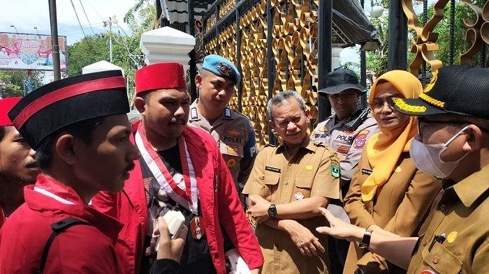 GMNI Minta Ketua DPRD Sumbar Bersurat ke Presiden Terkait Rumah Singgah Bung Karno Diruntuhkan