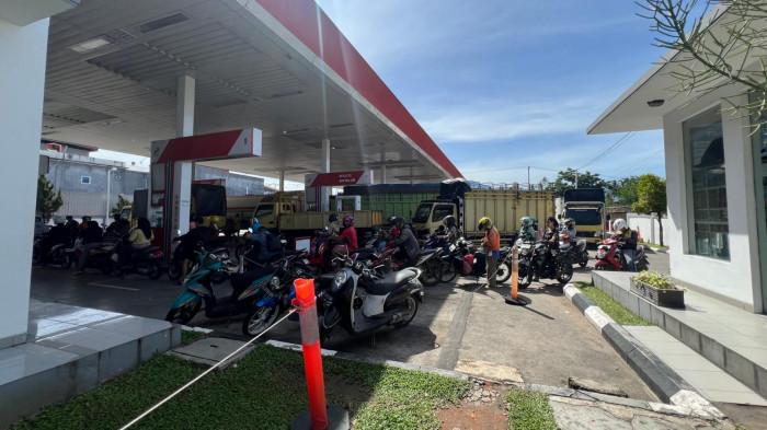 antrean spbu kuranji padang 10/6/2026