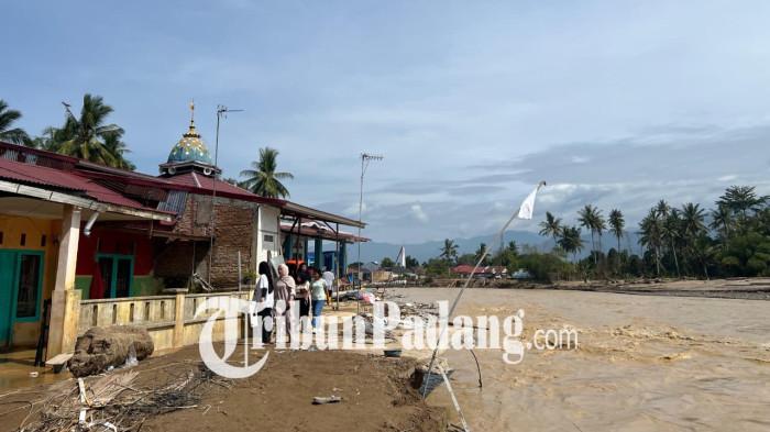 bendera putih dan banjir bandang padang 5/1/2026