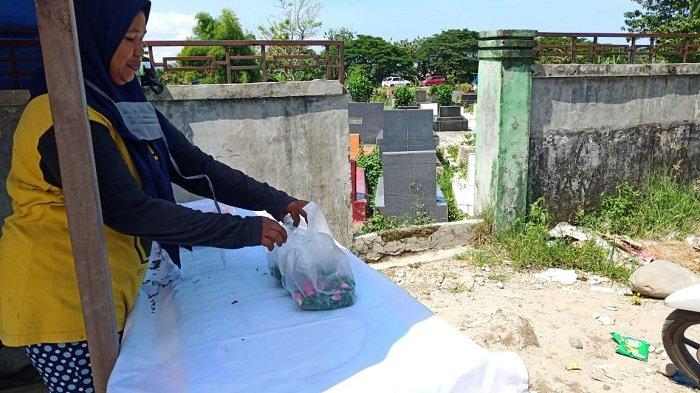 Pengunjung TPU Tunggul Hitam Sepi, Penjual Bunga : Sejak Covid-19 Omset Jauh Menurun