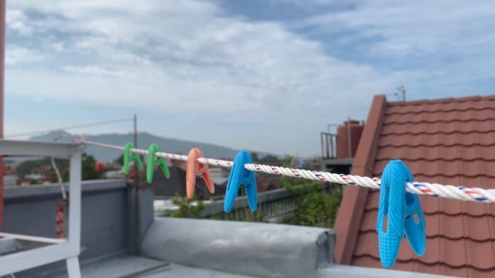 CUACA SUMBAR- Penampakan langit Kota Padang, Sumatera Barat, yang berawan, Selasa (6/1/2026).