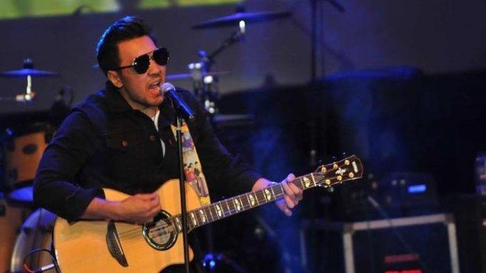 Chord Kunci Ukulele & Lirik Buta Hati-Naif, Selama Ini Aku Salah Mengartikan Maksud di Balik Hatimu