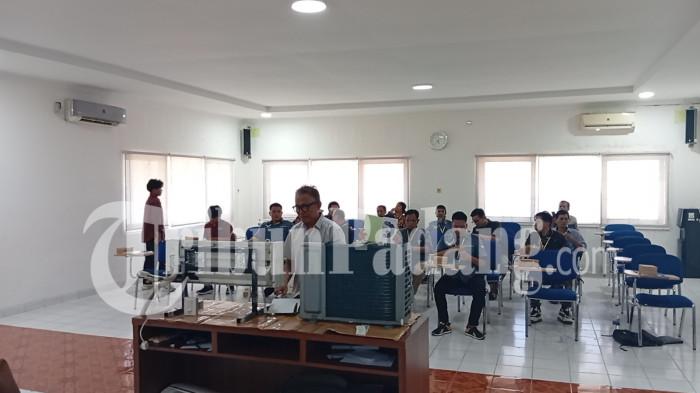 IKUTI PELATIHAN- Peserta mengikuti pelatihan teknisi AC yang digelar Densus 88 Anti Teror Polri bekerja sama dengan PT Astra International Tbk di BBPPKS Padang, Selasa (2/6/2026).