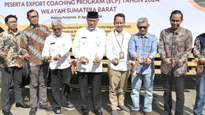 Gubernur Mahyeldi Lepas Ekspor Produk Kulit Manis PT STS ke Amerika Serikat
