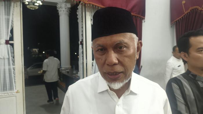 PELANTIKAN KOMISIONER KPID- Gubernur Sumbar, Mahyeldi Ansharullah, memberikan keterangan di Auditorium Gubernuran, Jumat (13/3/2026). Mahyeldi tegaskan jika surat pelantikan dan penyebaran undangan tanpa seizinnya.