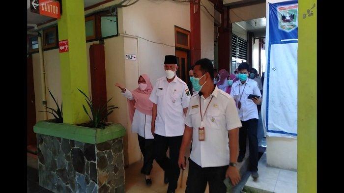 Gubernur Sumbar Minta Pimpinan RSUD Pariaman Tegur Karyawan yang Tak Tertib Parkirkan Kendaraan