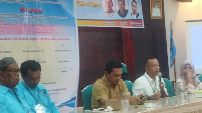 Hasil Konfercab PWI Tanah Datar, Ketua Terpilih Anton PM Beri Sambutan dalam Suasana Batin Haru-biru