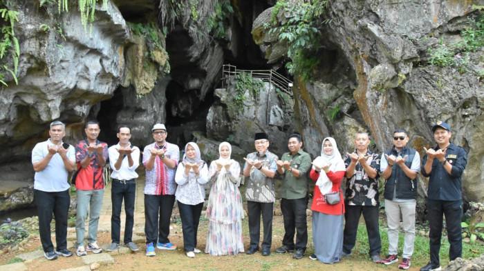 Wawako Maigus Nasir Kunjungi Destinasi Wisata Goa Kelelawar Padayo Kompleks PT Semen Padang Indarung