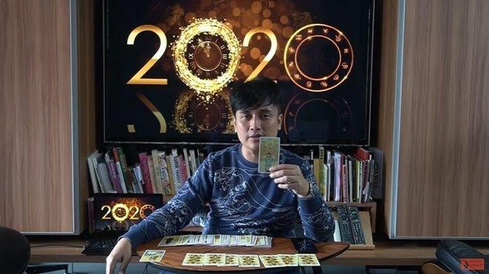 Heboh Ramalan Denny Darko, Sebut Ada Artis Alim Terseret Skandal Video Panas di Tahun 2020