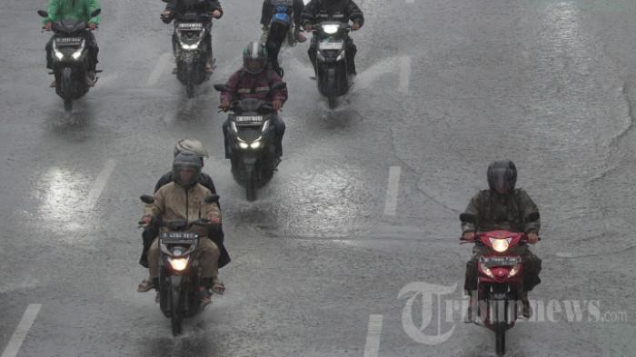 Prakiraan Cuaca Sumatera Barat Hari Ini Jumat, 24 Oktober 2025: Hujan Ringan di 6 Wilayah