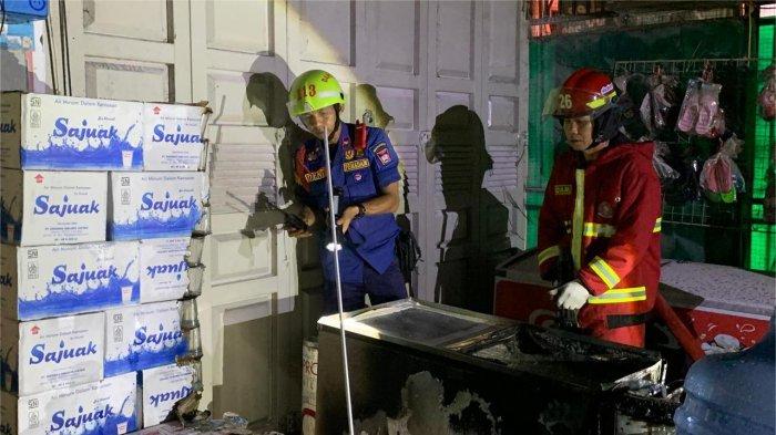 KEBAKARAN RUKO- Sebuah rumah roko (ruko) yang difungsikan sebagai minimarket dilaporkan terbakar di Jalan Gajah Mada, Kelurahan Kampung Olo, Kecamatan Nanggalo, Kota Padang, Senin (30/3/2026).