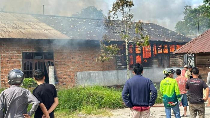 Kebakaran Rumah di Ampek Angkek Agam Sebabkan Kerugian Rp250 Juta, Damkar Kerahkan Satu Armada