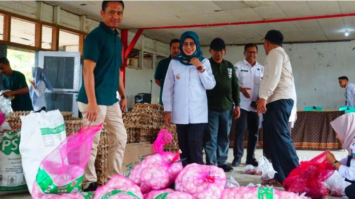 Warga Serbu Gelar Pangan Murah, Wabup Leli Arni: Pemerintah Hadir untuk Rakyat