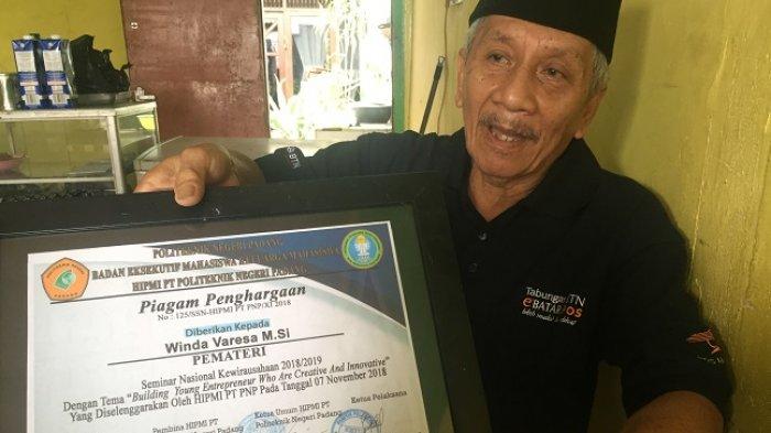 M Saleh, ayah dari pemilih bisnis kopi Ngocok Yuk.
