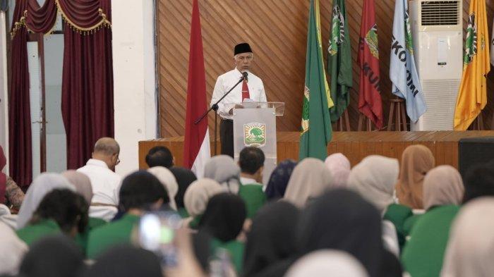 Lepas Keberangkatan 2.200 Mahasiswa KKN Unand, Gubernur Mahyeldi: KKN Ikut Memajukan Nagari