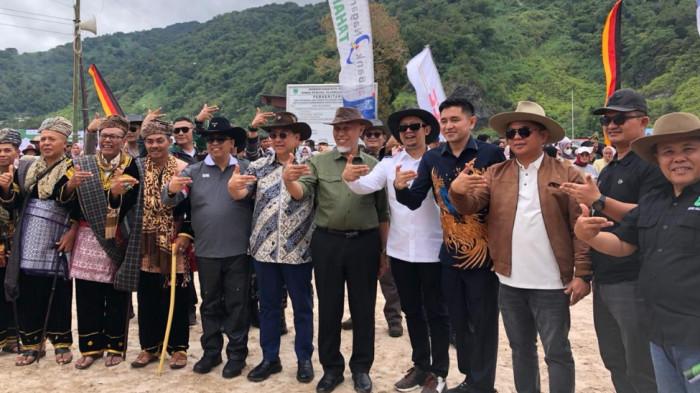 Gubernur Mahyeldi Buka Kejuaraan Pacu Kuda Gubernur Cup III di Padang Panjang